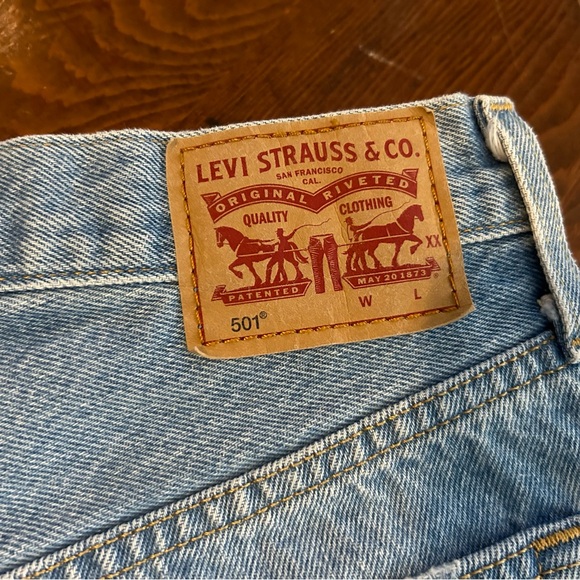 Levi’s - Picture 3 of 4